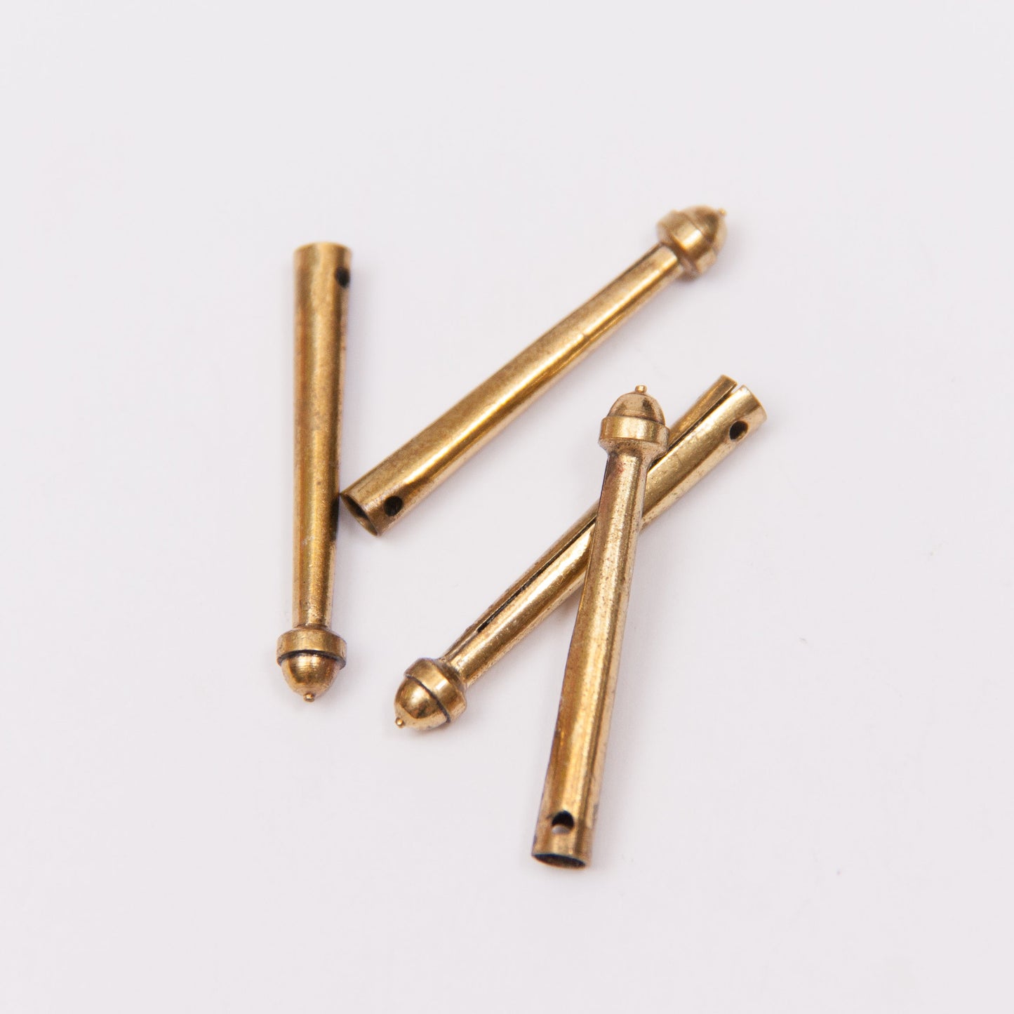 Aglet with half-round top