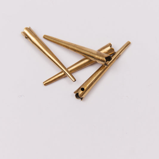 Large serrated aglet