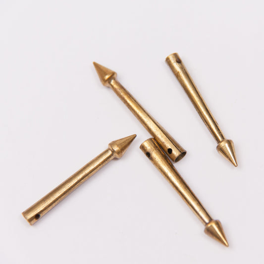 Aglet with dart top