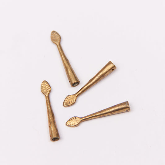 Aglet with leaf top
